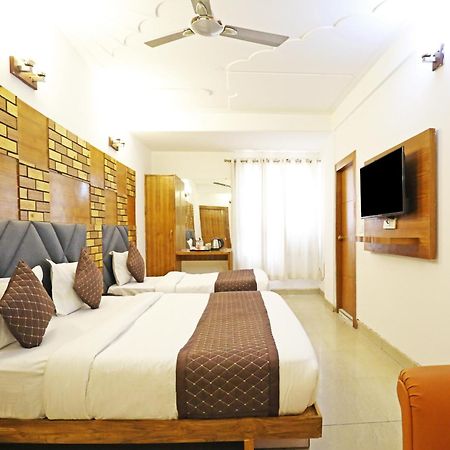 Hotel Ambrosia - A Boutique Hotel นิวเดลี ภายนอก รูปภาพ