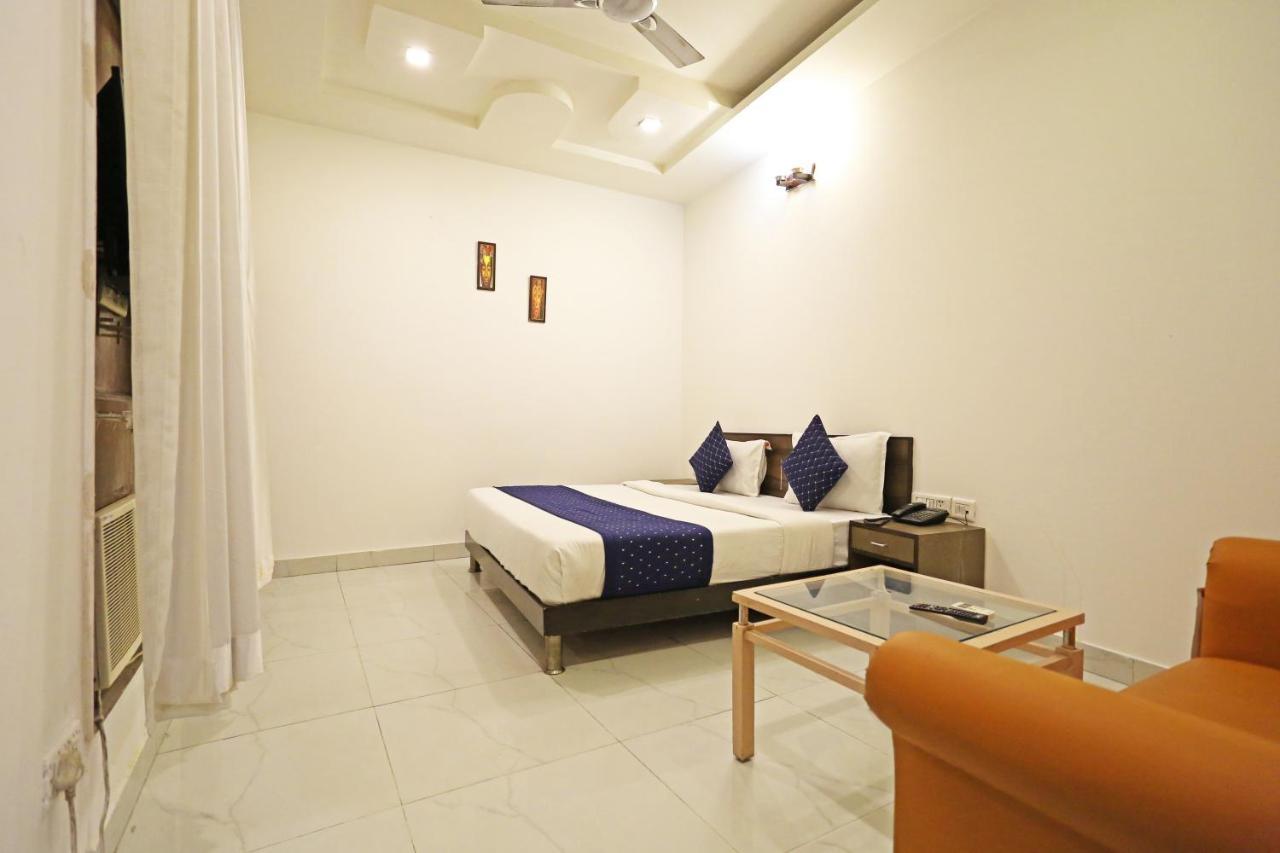 Hotel Ambrosia - A Boutique Hotel นิวเดลี ภายนอก รูปภาพ