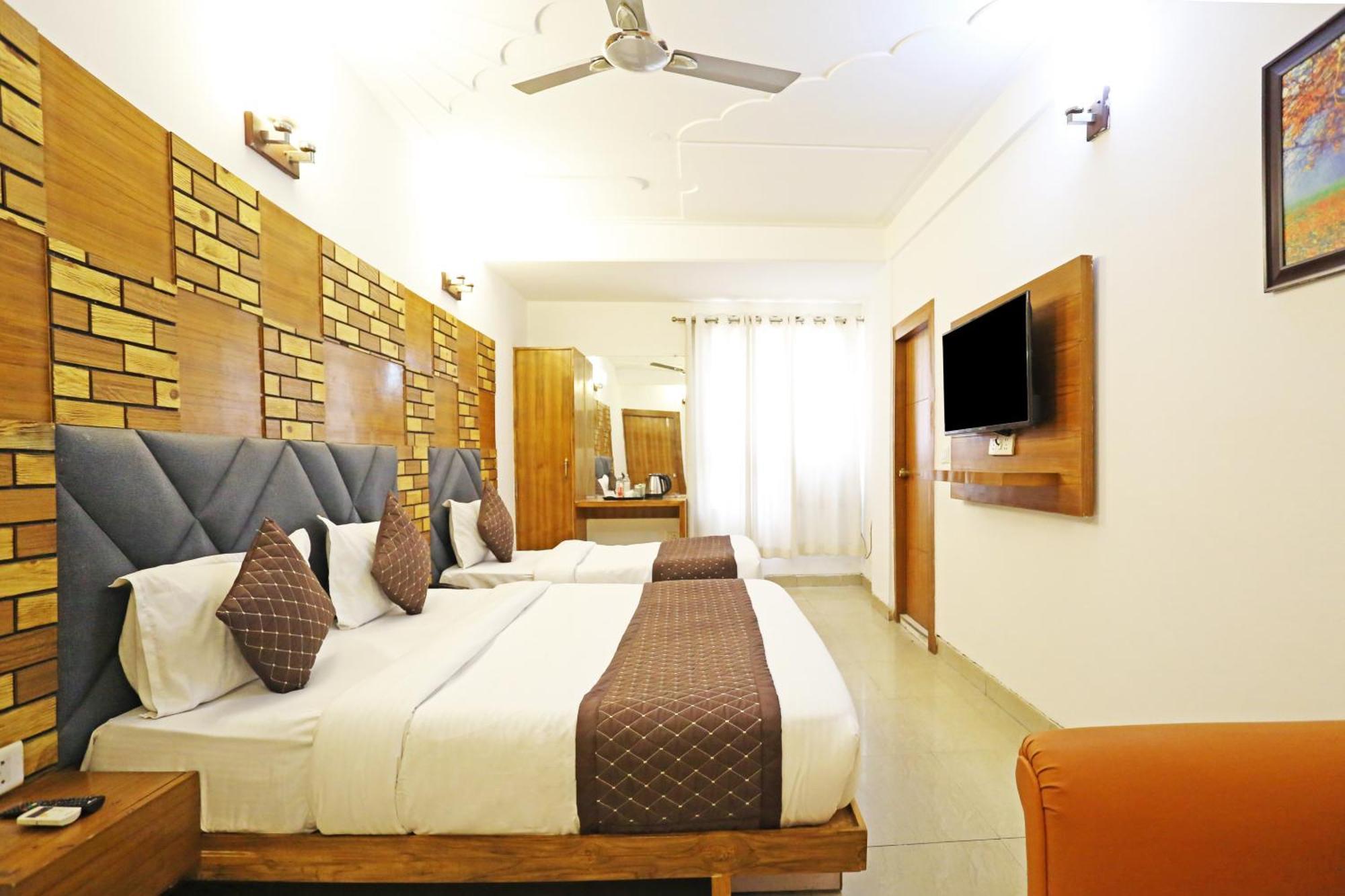Hotel Ambrosia - A Boutique Hotel นิวเดลี ภายนอก รูปภาพ
