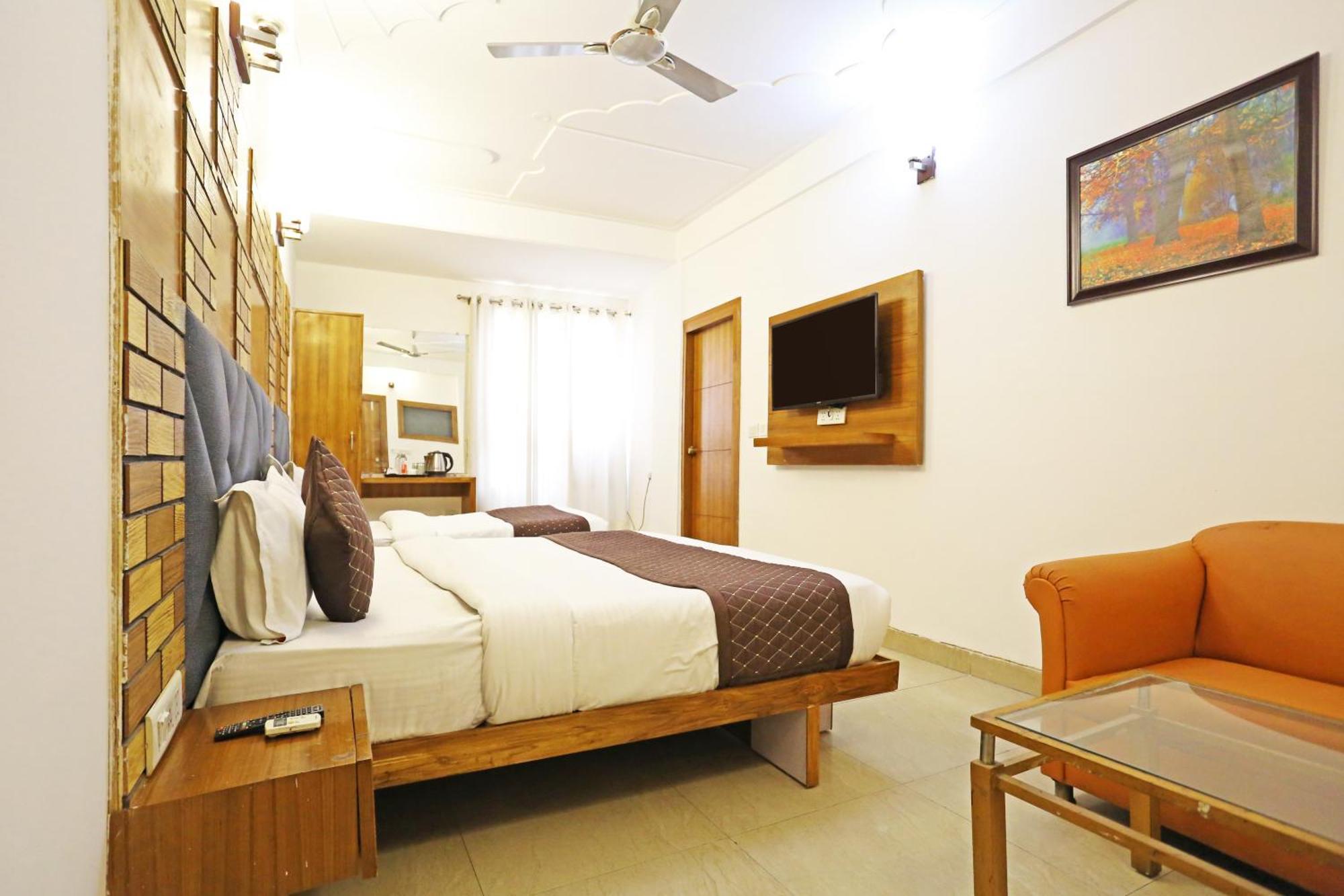 Hotel Ambrosia - A Boutique Hotel นิวเดลี ภายนอก รูปภาพ
